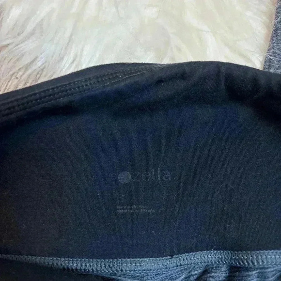 Zella gray striped, black leggings with zippered pockets size S - Picture 5 of 5